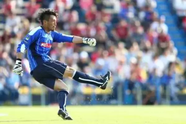 特別エンブレムは「拳」　632試合出場レジェンドの引退試合、背中に「Never give up」