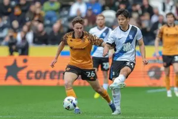 相手GK一歩も動けず…英日本人が「ライジングショット」　浮き上がる弾道が「すげー」