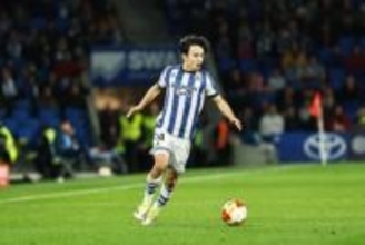 久保建英、バルサ戦で先制点を演出！　相手DF2人を引きつけ起点…キレキレプレーで絶好調