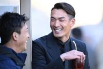 槙野監督が悶絶…足が緑色の「インシデント発生」　コーチ報告に反響「マテ茶は危険？」