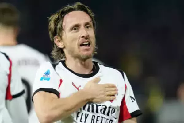 40歳なのに「24歳みたいなプレーしてる」　衰え知らずの驚愕ゴールが「バケモンすぎる」