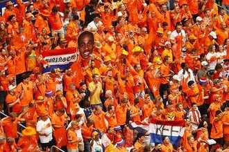 オランダファンが「完全侵略」　日本戦の場外で”異様な光景”…現地注目「情熱は別次元」