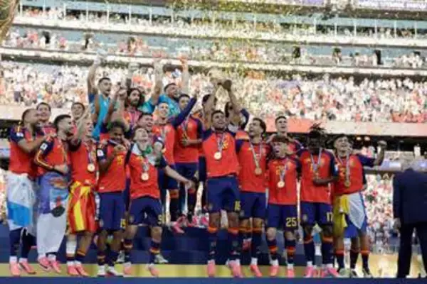 「スペインになりたい」では到底無理　“輸入”から20年…W杯でたどり着いた「完成品」