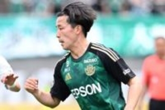 大物Jリーガー息子のループ弾「オシャレ」　頭上ふわり…右足技術が「非の打ち所なし」