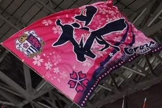 J1クラブ新ユニ「こういうのでいいんだよ」　元日本代表がモデル…シンプルなデザインが「すごく素敵」