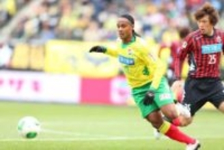 父はJ2得点王→航空機事故で犠牲…16歳息子がプロデビュー　原点は「日本でサッカーを」