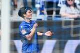 「独日本人FWが3試合連続弾「素早く反応」　直近8戦5発…現地喝采「こぼれ球を押し込んだ」」の画像1