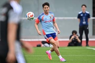 ファン・ペルシー監督から催促「早くくれ」　オランダと同組も…日本代表ユニを「本当に着たいから」