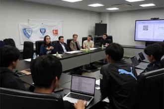 15歳でドイツ挑戦…講義で伝えた「苦しいときもあるけど」　欧州クラブが筑波大を訪問