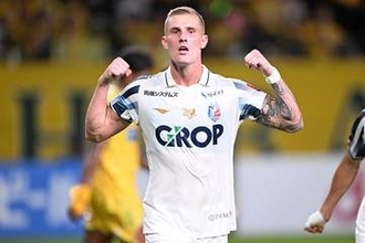 相手DFを“ぶっ飛ばし”…衝撃のJ初ゴール　ブラジル人FW、驚異の対人能力「僕も重戦車だったね」