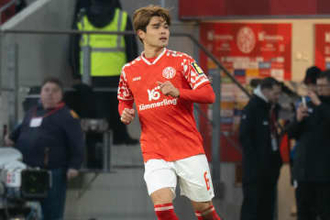 佐野海舟が「無双してる」　1人カウンター完結…完璧ボール奪取の「センスが凄すぎる！」