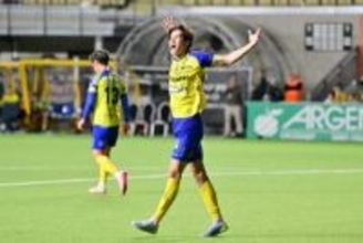 20歳日本人に独、英クラブが熱視線　市場価値は15億円…現地絶賛「大きな成長を遂げた」