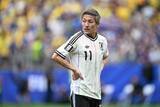 「日本代表FWが「命かけて戦ってる」　W杯戦士と再会も…注目された足「傷だらけやね」」の画像1