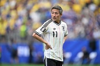 日本代表FWが「命かけて戦ってる」　W杯戦士と再会も…注目された足「傷だらけやね」