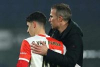 世界的レジェンドの愛息が「衝撃のオーバーヘッド」　父親の前で見せた一撃に現地仰天「驚くべきこと」