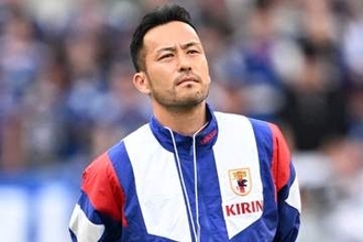 先発出場の吉田麻也が目に涙　子供と手繋ぎ入場…国歌斉唱で感極まる