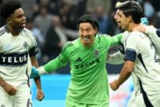 海外日本人が結婚を発表「なんと！」　浜辺で手を取り合い…ファン祝福「とても素敵です」