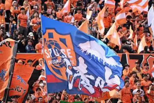 J1クラブの”特別加工”ユニ「えぐいのきた」　写真入りの1着に「スタジアムでも目を引く」