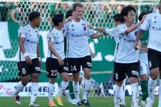 FC東京がダービー4発完勝、東京Vは開幕から10戦未勝利　染野唯月がダービーで痛恨の一発退場