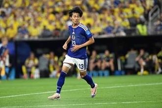 中村敬斗のソックス問題に不満殺到「ダブルスタンダードすぎる」　主審の指摘が物議「なんで試合中に」