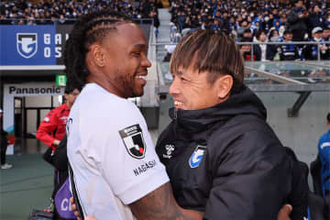 遠藤保仁が認めた左足「いいシュート持っている」　8年ぶり再会…“18歳差”元相方に示した感謝