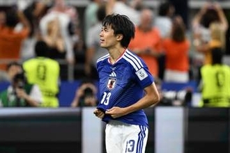 中村敬斗の“極小すね当て”に海外注目「追及される」　元審判が説明「責任は選手自身にある」