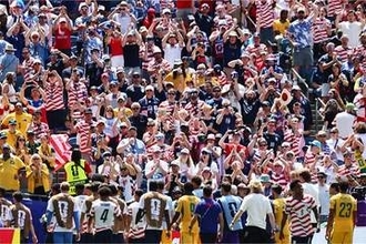 ワールドカップなのに「ライブ会場？」　ボンジョヴィ大合唱…米国特有の「異質な大会」