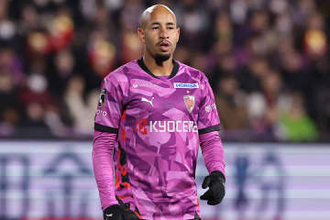 助っ人FWの華麗弾「えぐい曲がり方」　意表つく技ありボレーに喝采「必殺技」「エグすぎる」