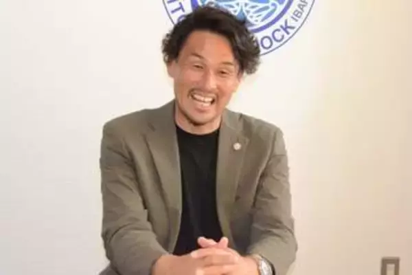 悲願のJ1昇格→GM就任　レジェンドGKが目指す“欧州の光景”「人々を笑顔にさせる存在に」