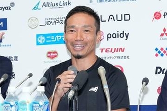 長友佑都、妻・平愛梨から言われた「続けてほしい」　引退よぎるも「辞めるのはもったいない」