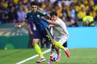 W杯で起きた珍事件に騒然「前代未聞だろ」　スタジアム騒然…衝撃映像にファン絶句「大丈夫かな」