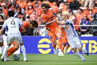 移籍のJ助っ人は「リーグ屈指」　代表OBが”上位を推す”クラブ「間違いなく優勝争いに絡んでくる」