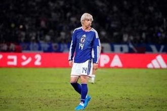 伊東純也が「珍しく怒ってる？」　ピッチで珍しい光景…相手とやり合い「はじめて見たかも」