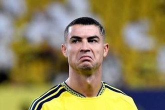 スタジアム迫る脅威に「落ち着いて席に」　サウジ強豪の試合が異例の開始延期…Ｃロナも直面した緊迫事態