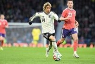 伊東純也に衝撃「加速がエグい」　展開ガラリ…上田→三笘の絶妙パスで「美しい流れ」