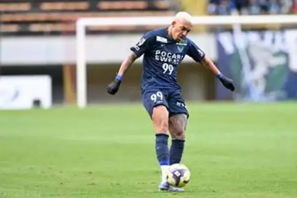 J助っ人が驚愕の10戦9発「誰か止めて」　無得点はわずか1試合のみ…「夏にはJ1にいそう」