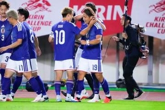 日本ファン騒然「やりやがったああ！」　A代表デビュー戦で衝撃弾に「えげつないの決めてる」