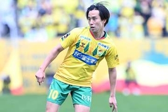 昇格クラブ10番→電撃移籍28歳が「華麗な2発」　ロング弾にファン歓喜「最高だった」
