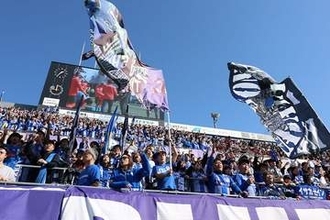 ロゴに”サンタ帽”…Jクラブ特別ユニが話題　クリスマス仕様の1着は「買わない選択はない」