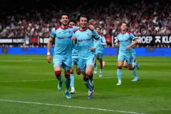 ピッチ目線映像に驚愕…日本人が「超次元の高さ」　欧州熱狂の瞬間「角度最高ですね」