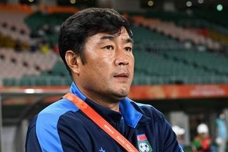 北朝鮮監督、日本に敗戦で「このような試練も必要」　優勝逃し表情暗く「心理的な問題でもあります」