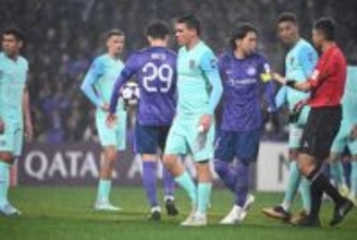 日本で発生した「狂気の瞬間」　不可解ハンドに現地衝撃…敗退危機直面「危うい状況」