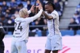 古巣相手に容赦なし「あんな曲がるの？」　壁をスルリ…約25mの直接FK弾「なんだこれ」