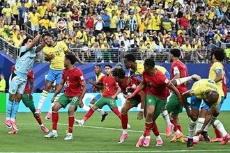 ブラジル戦の客席にいた超大物シンガー　伝統ユニにサングラス…親友の衝撃弾に「大いに沸き上がった」
