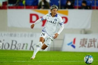 全治1年の37歳ストライカー「かかってこい1年リハビリ」　過酷な試練にファン激励「勇者は帰ってくる」