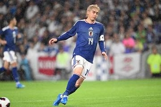 久保建英が叫んだ「絶対ファウルだから言って」　伊東純也が明かす…主将の役目「言おうと」