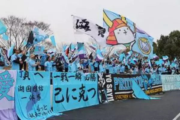 「J初挑戦クラブユニ「雄大さが宿る」　“日本一の湖”…研究家も注目「まるで水面を思わせる」」の画像