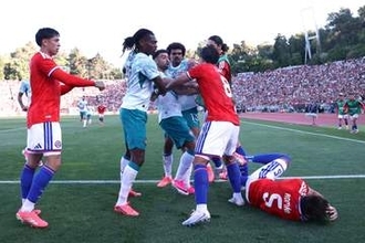 W杯前に衝撃の一発退場「パンチかましてる」　“親善試合”で起きた乱闘騒ぎに「お互い酷いな」