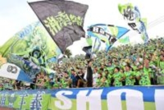 サプライヤー”最後の新ユニ”「相変わらずかっこいい」　爽やかデザインの1着が「アーティスティック」