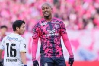 仰天のオーバーヘッド弾「見たことなかった」　代表OB注目…191センチFWは「違った個性を持ってる」